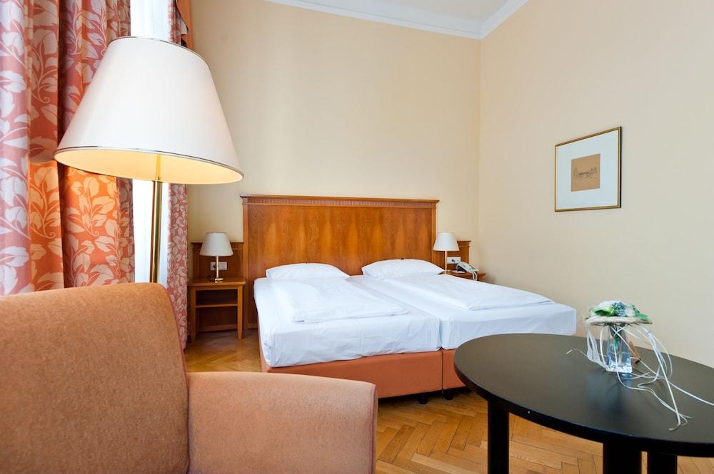 Johann Strauss 4* Viena